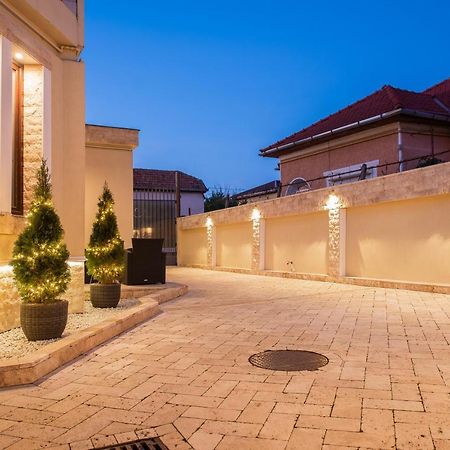 H & V Residence - Split Level Apartment Arad Luaran gambar