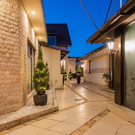 H & V Residence - Split Level Apartment Arad Luaran gambar