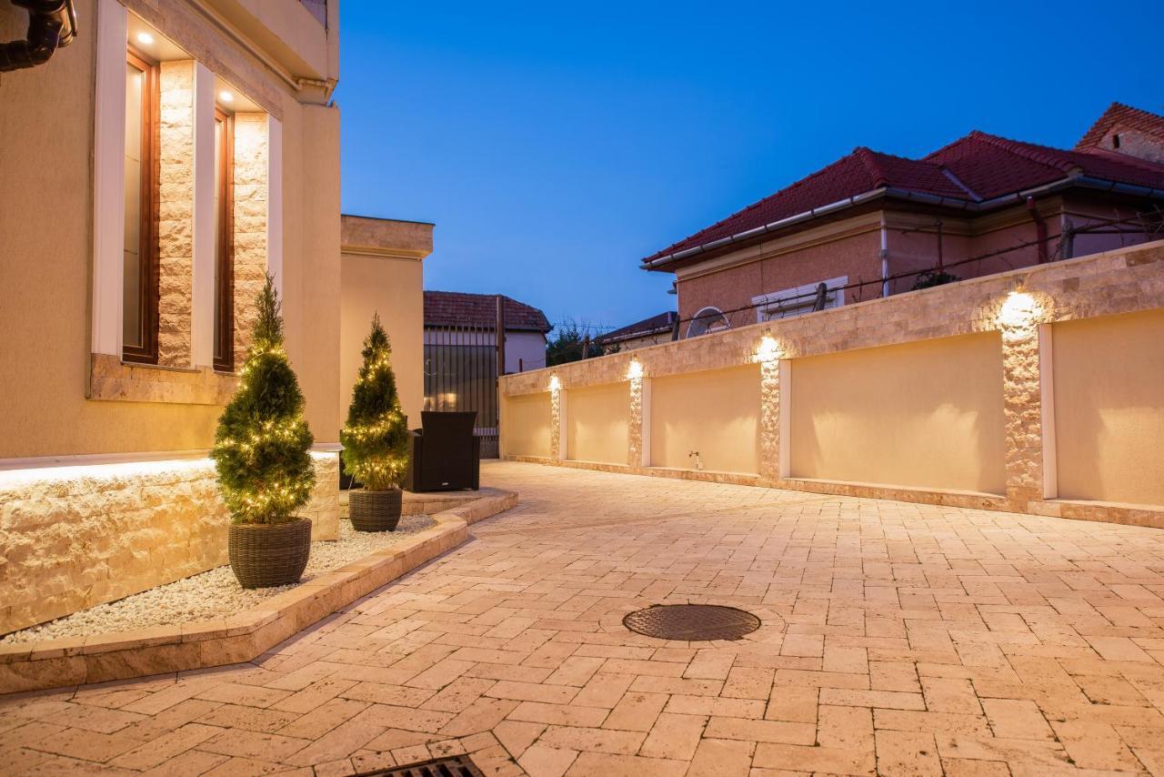 H & V Residence - Split Level Apartment Arad Luaran gambar