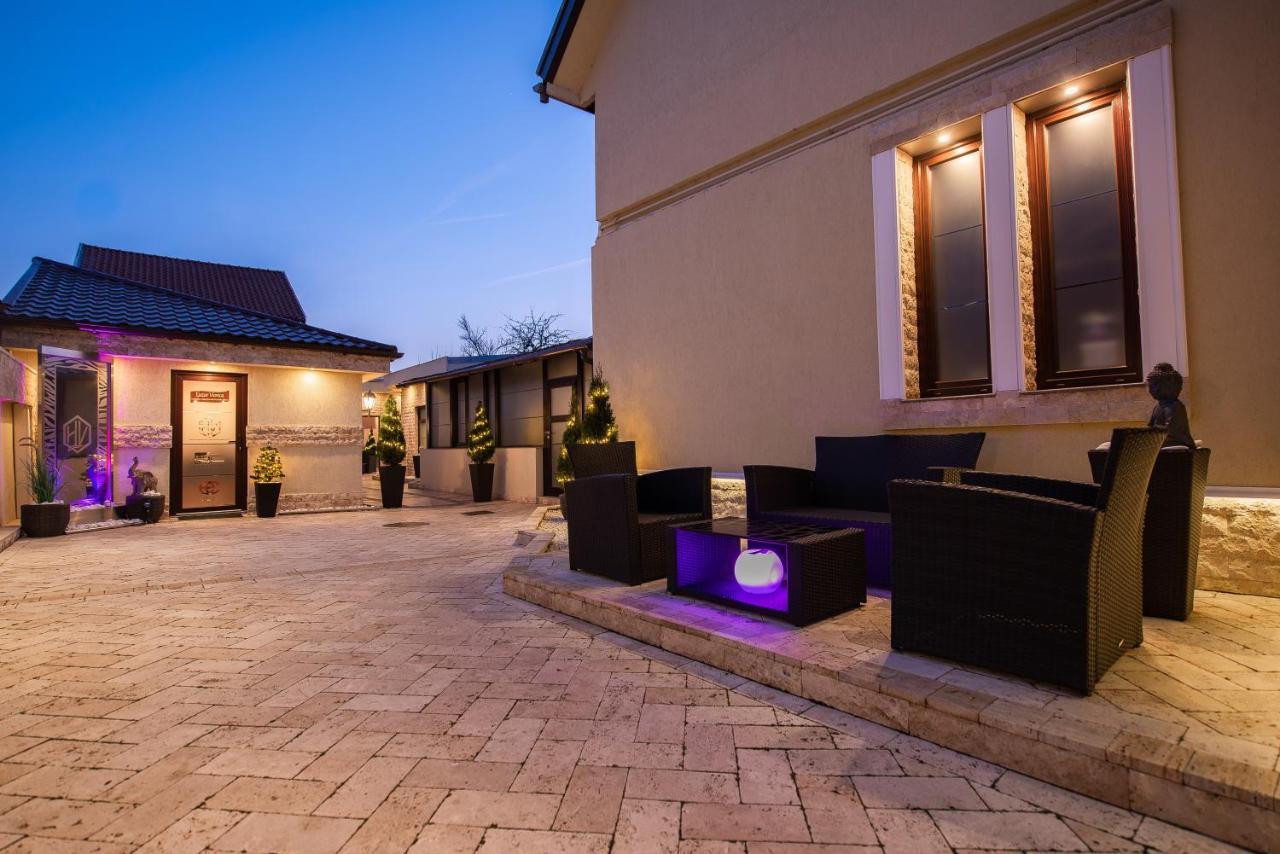 H & V Residence - Split Level Apartment Arad Luaran gambar