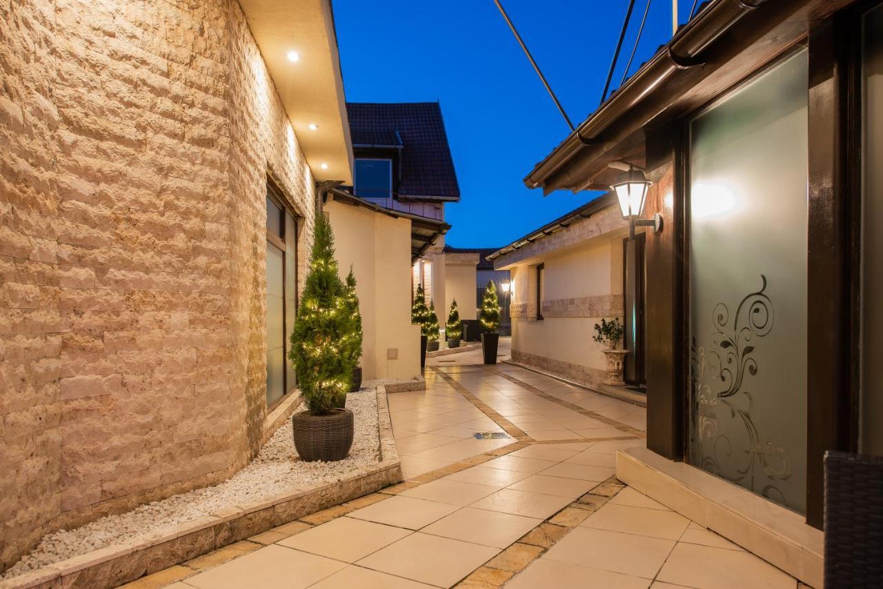 H & V Residence - Split Level Apartment Arad Luaran gambar