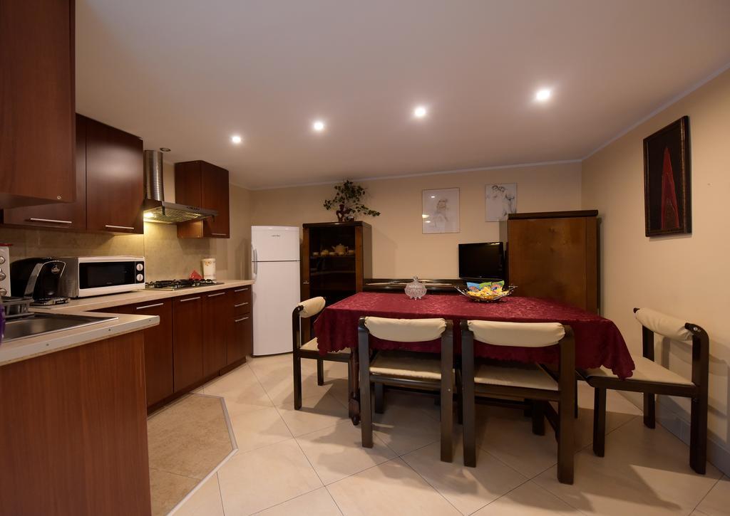 H & V Residence - Split Level Apartment Arad Luaran gambar