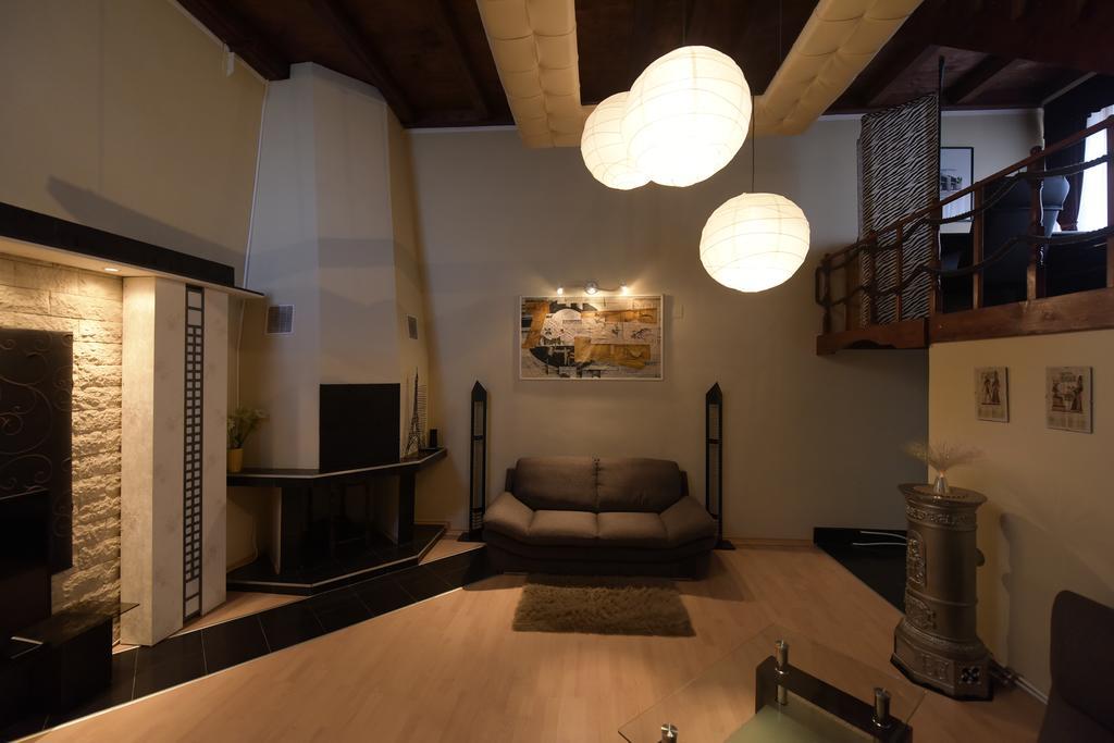 H & V Residence - Split Level Apartment Arad Luaran gambar