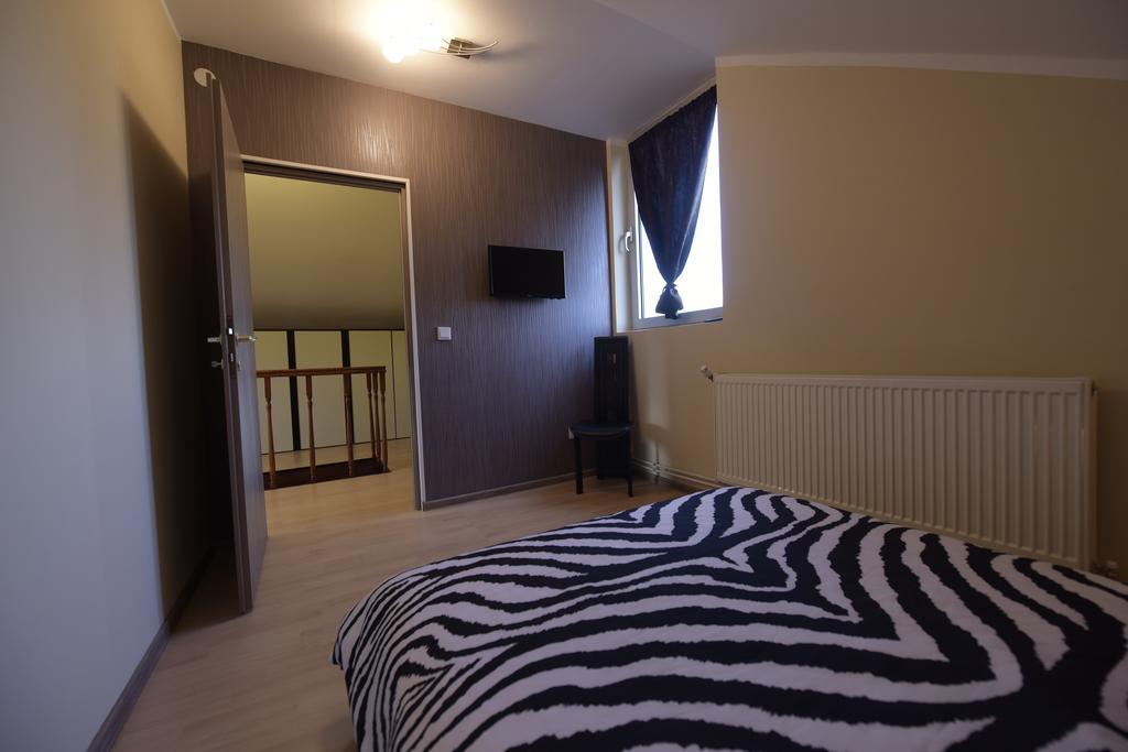 H & V Residence - Split Level Apartment Arad Luaran gambar